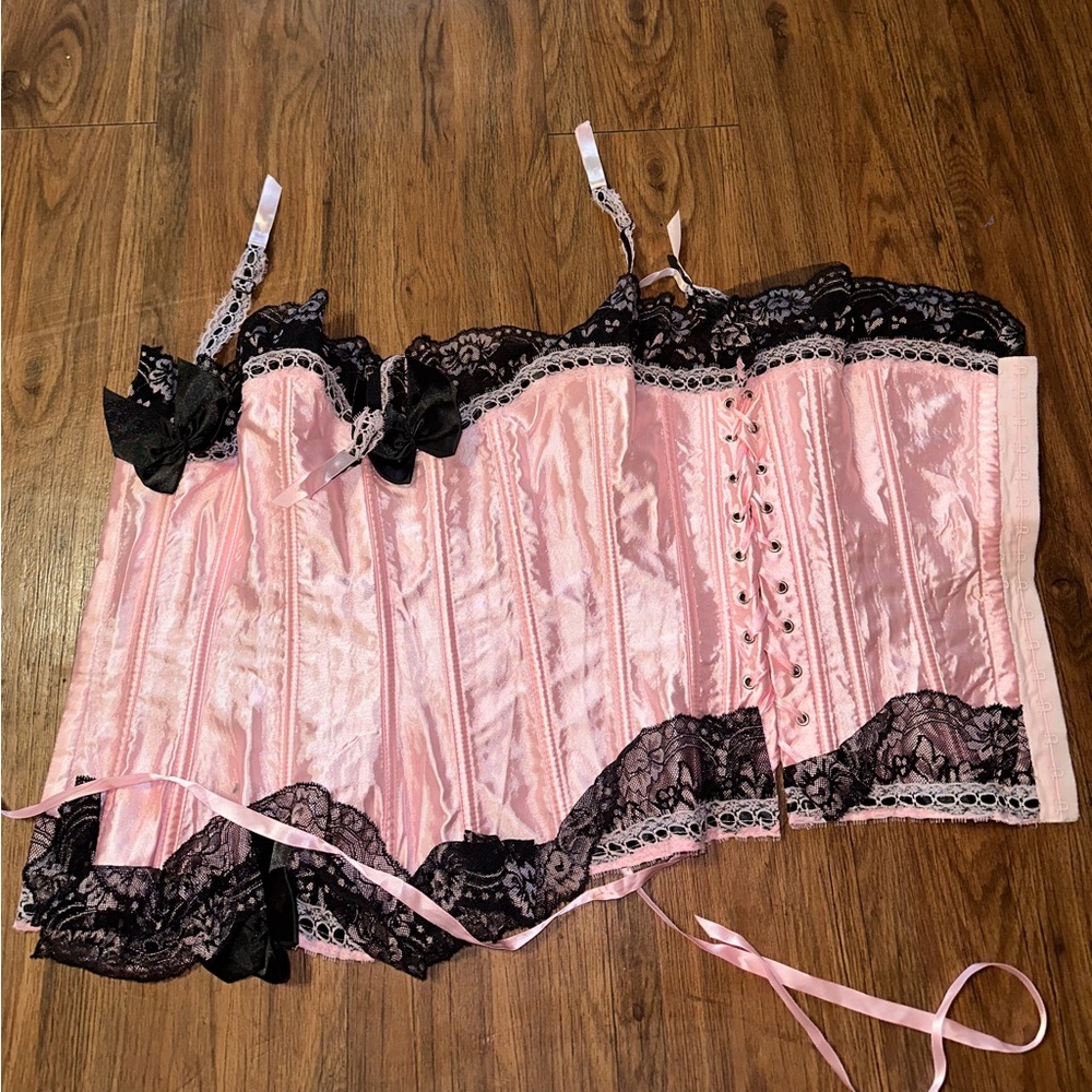 I am selling a corset!